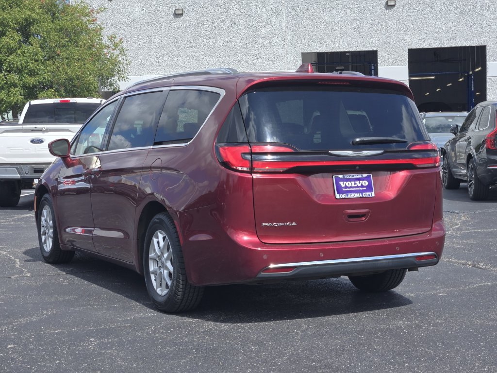 Used 2021 Chrysler Pacifica Touring-L FWD image 4