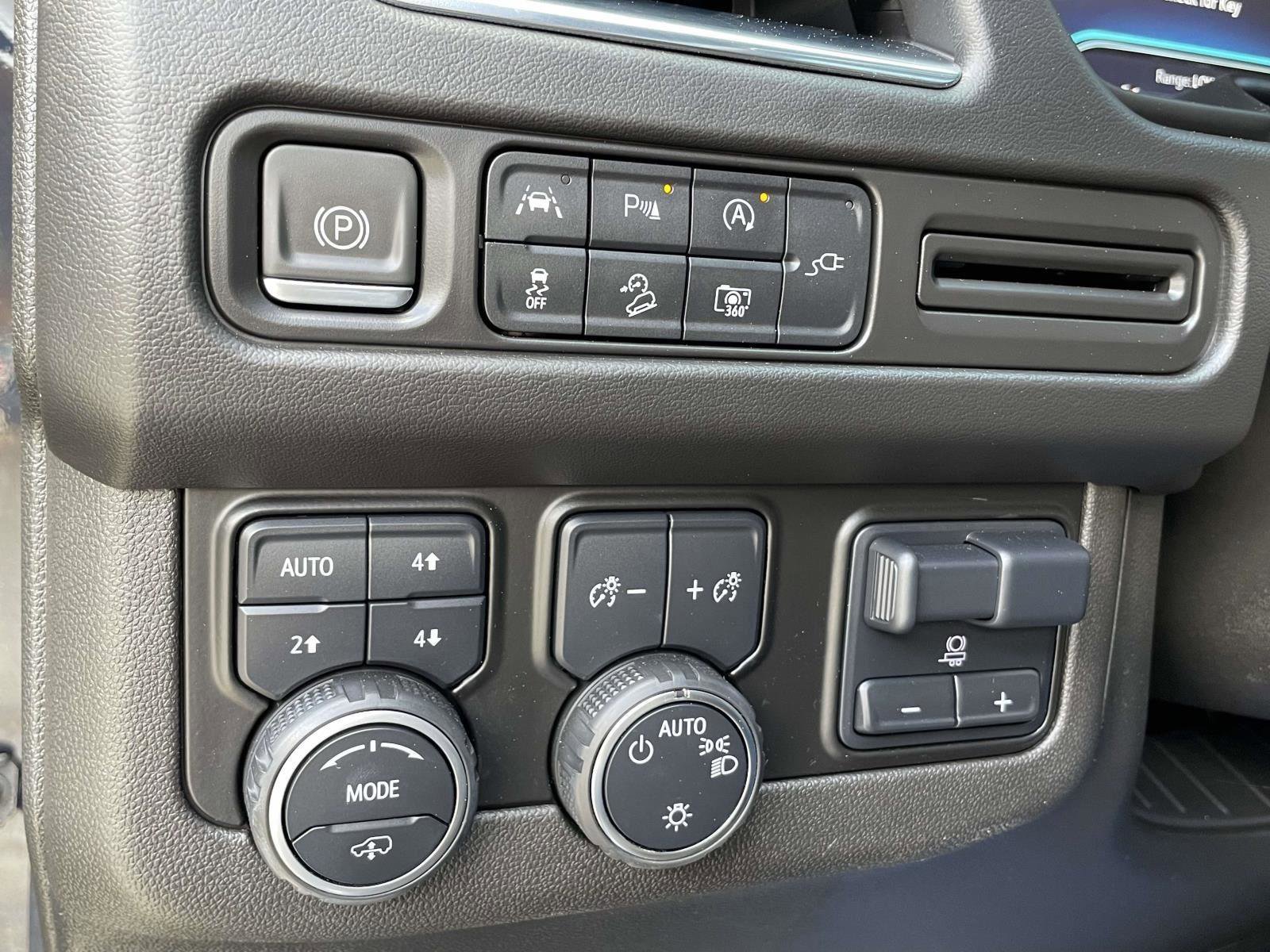 Used 2022 Chevrolet Tahoe Z71 w/ Z71 Off-Road Package AWD/4WD image 17
