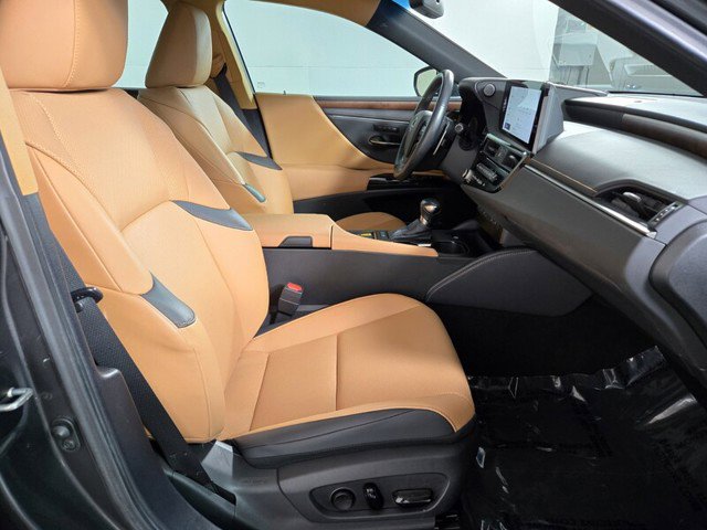 Certified 2025 Lexus ES 300h w/ Premium Package image 23