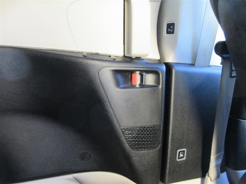 Used 2023 Chrysler Pacifica Touring-L FWD image 29