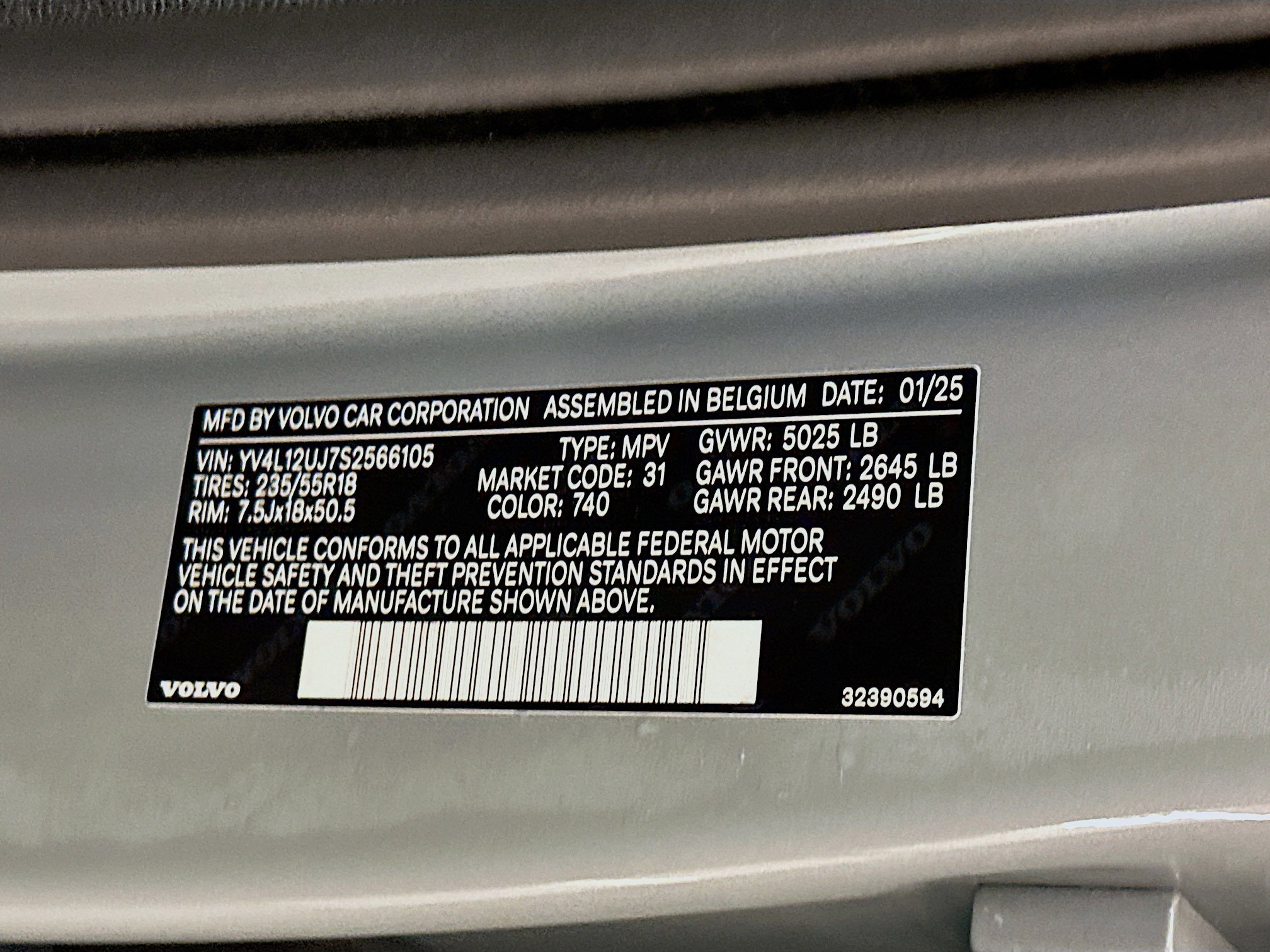 Used 2025 Volvo XC40 B5 Core image 12