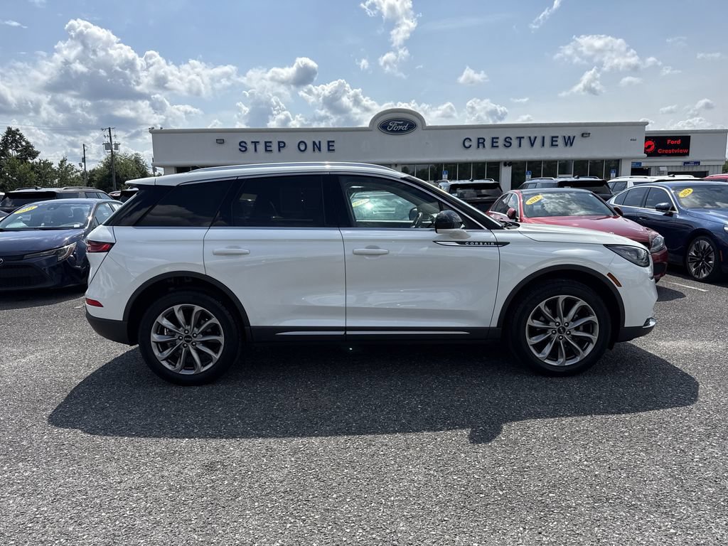 Used 2022 Lincoln Corsair AWD w/ Premium Package image 8