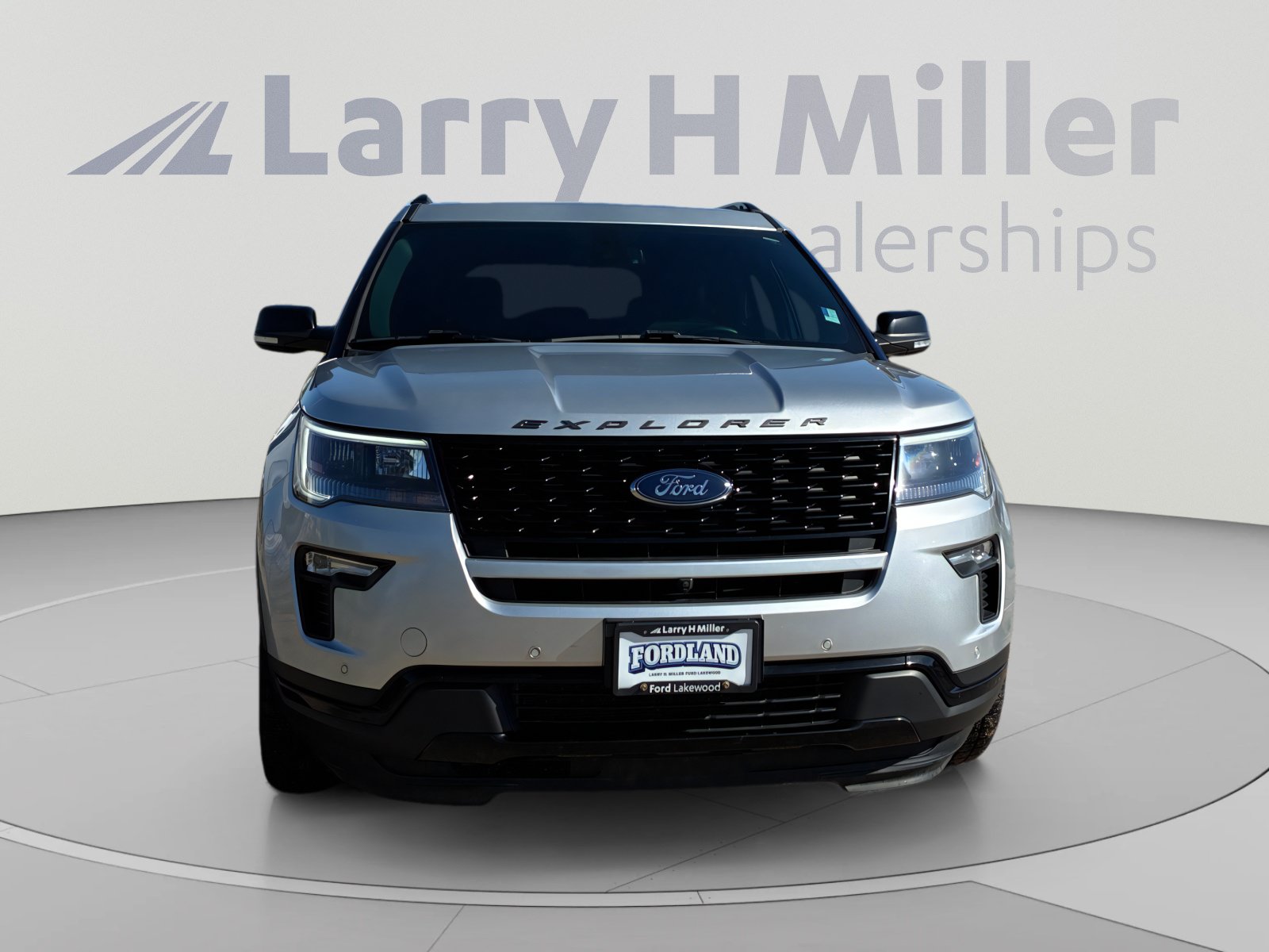 Used 2018 Ford Explorer Sport w/ Equipment Group 401A AWD/4WD image 8