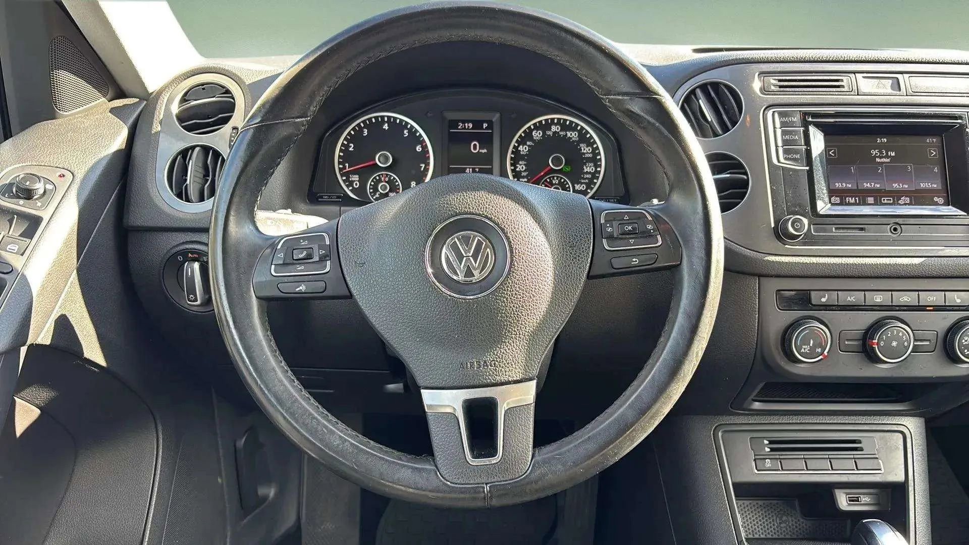 Used 2016 Volkswagen Tiguan S image 32