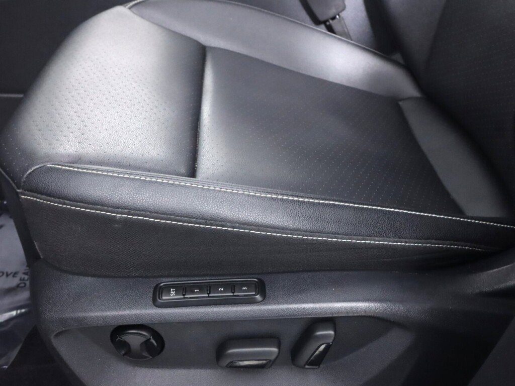 Used 2020 Volkswagen Atlas Cross Sport SEL image 31