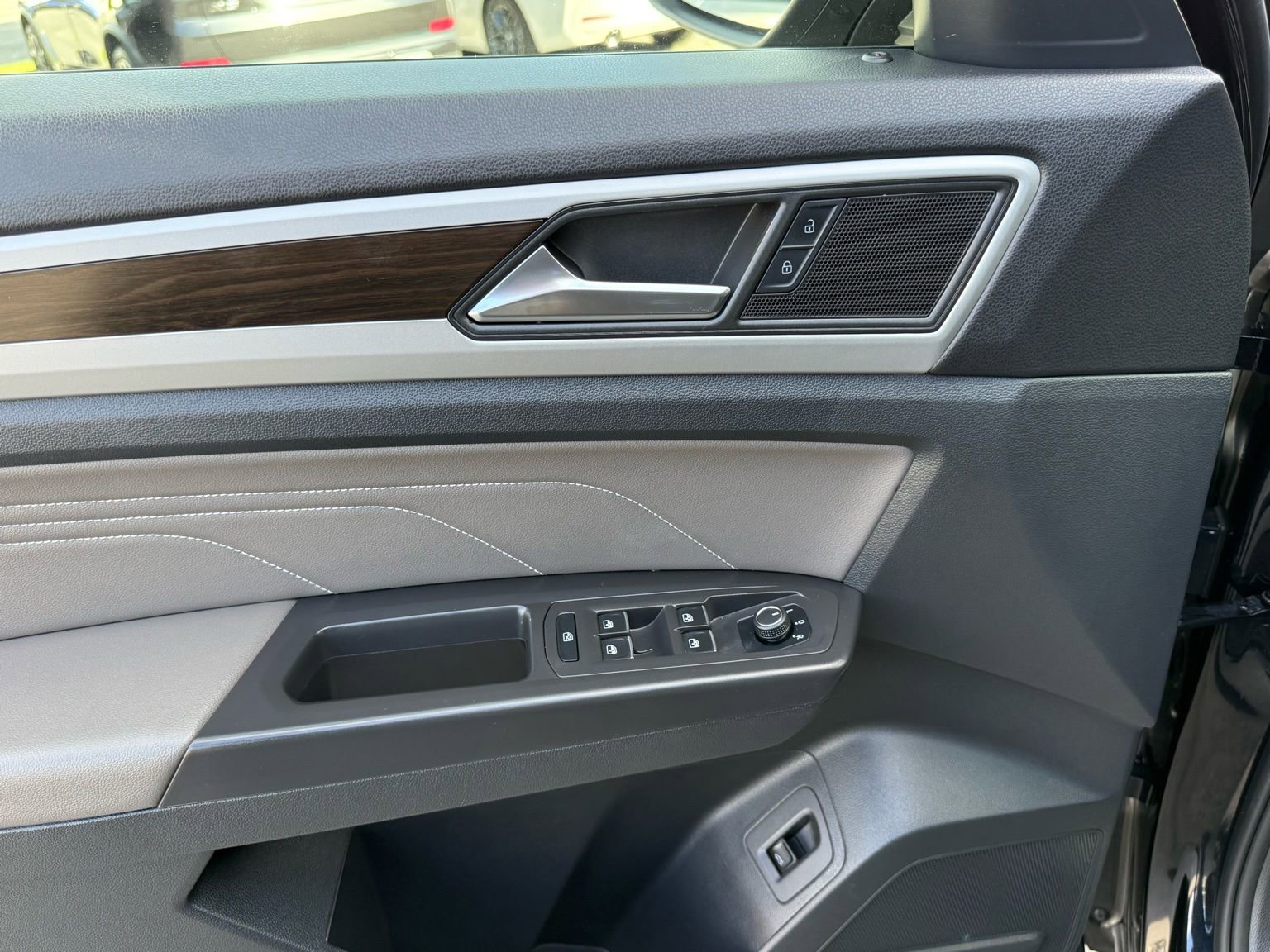 Used 2023 Volkswagen Atlas SE w/ Black Wheel Package image 22