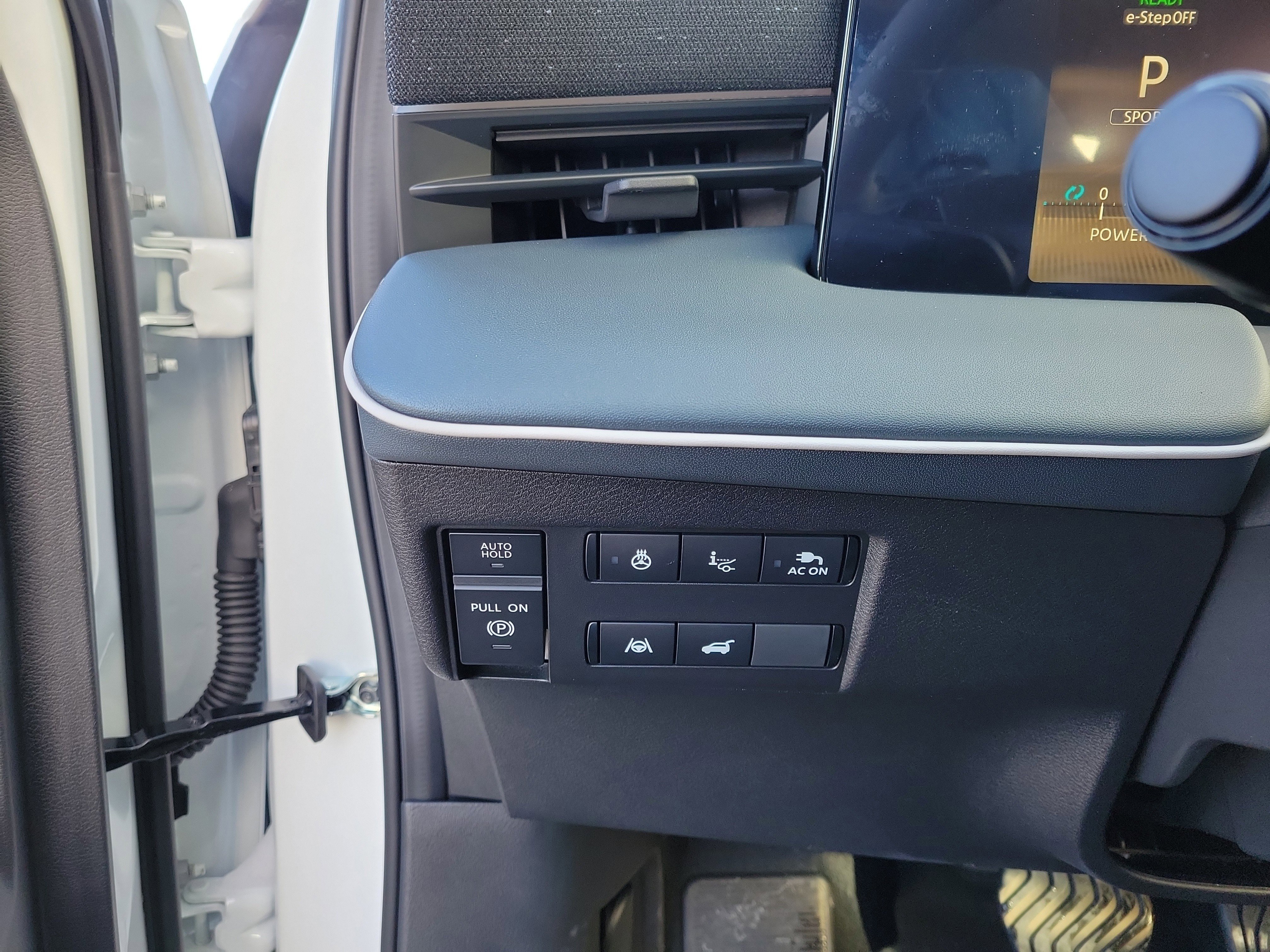 New 2026 Nissan Leaf Platinum+ w/ Cargo Package (Platinum+) FWD image 21