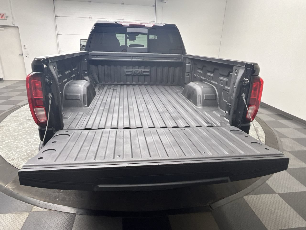 Used 2024 GMC Sierra 1500 Elevation w/ Preferred Package AWD/4WD image 32
