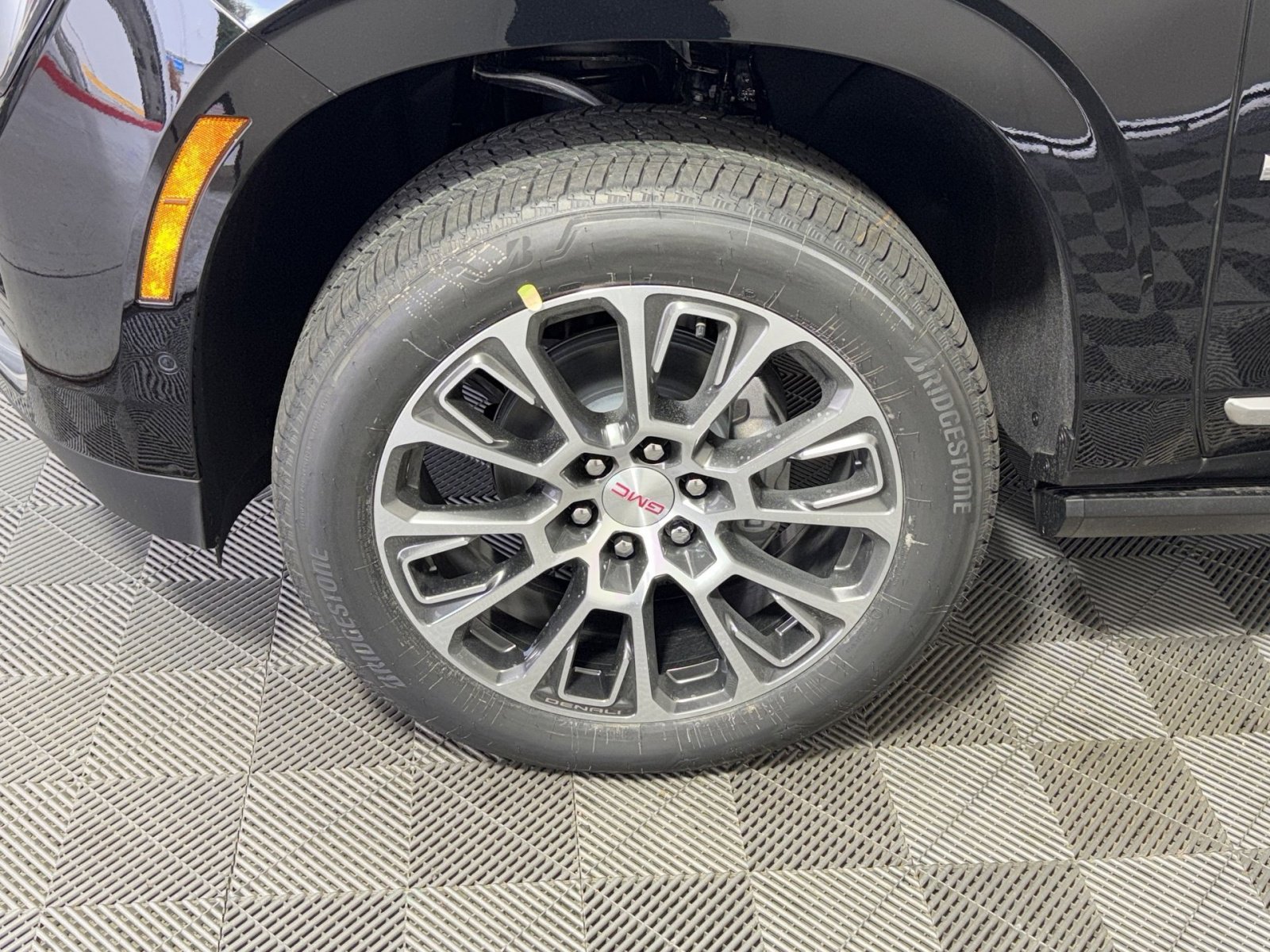 New 2026 GMC Yukon XL Denali w/ Denali Reserve Package image 12