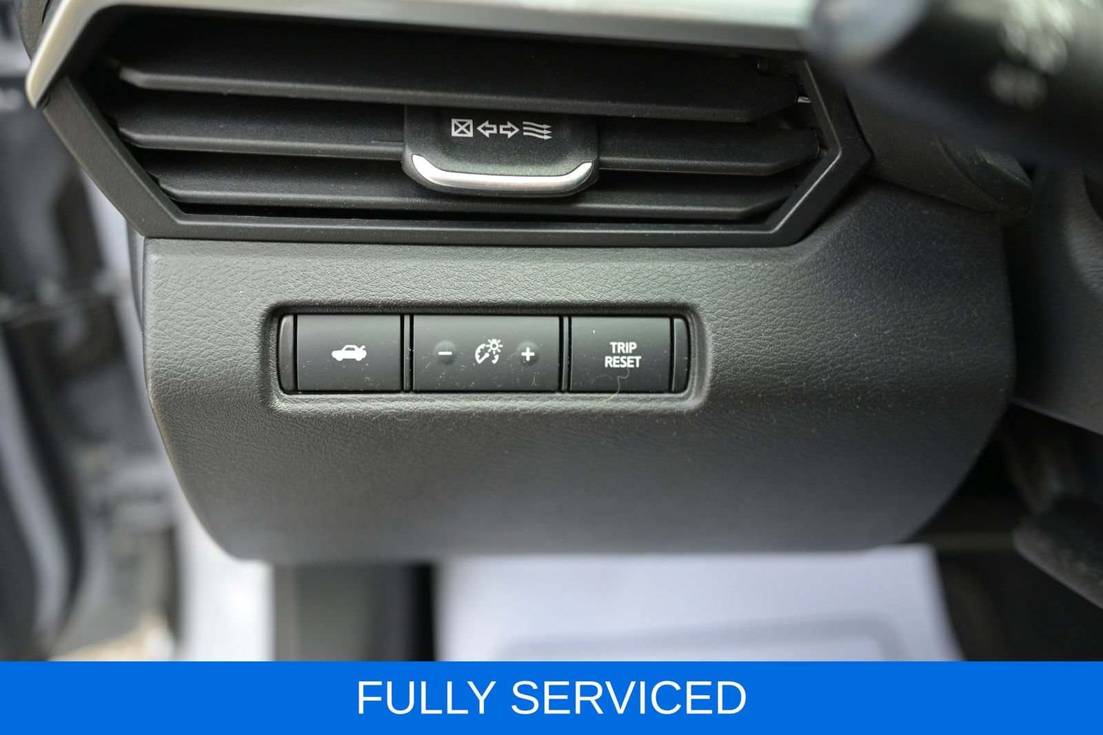 Used 2024 Nissan Altima 2.5 SR AWD/4WD image 18
