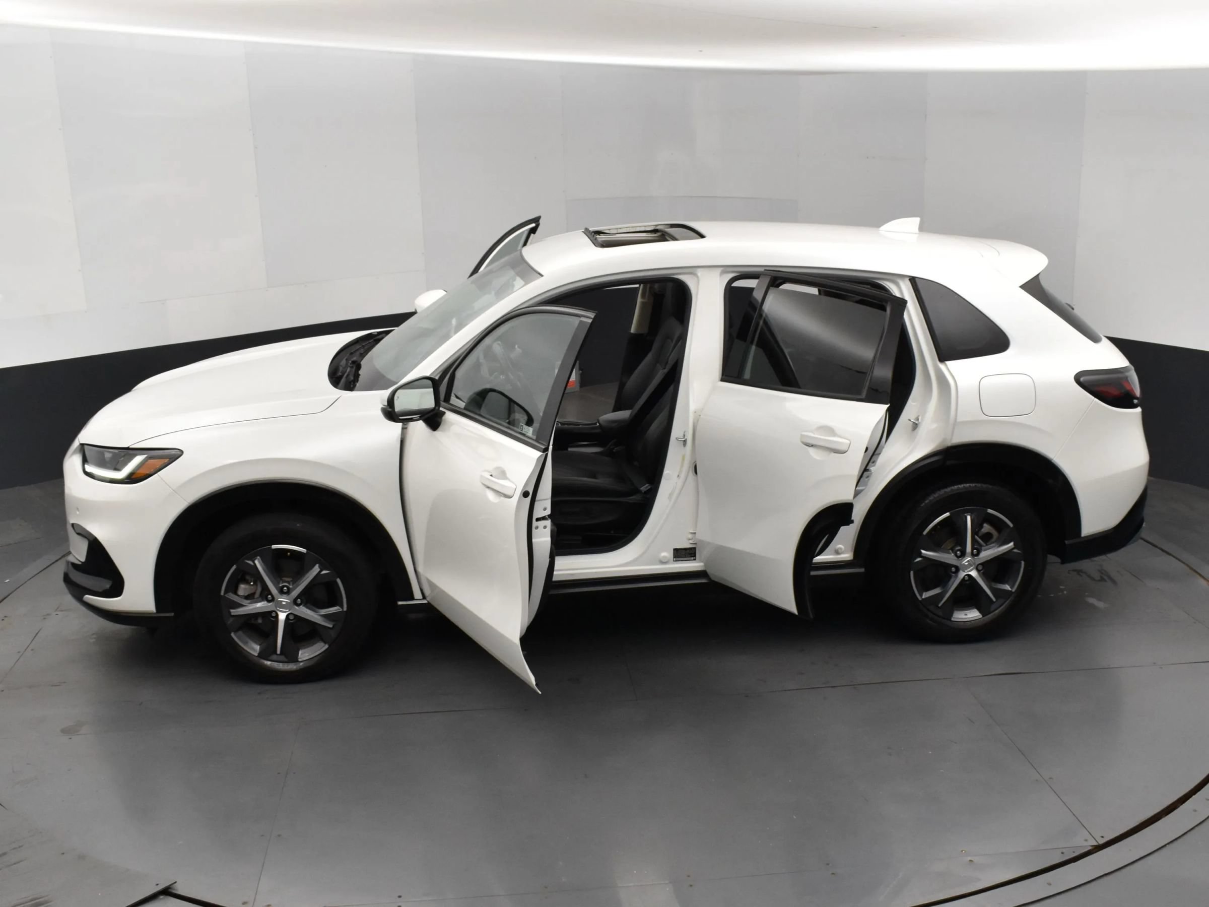 Used 2023 Honda HR-V EX-L image 7