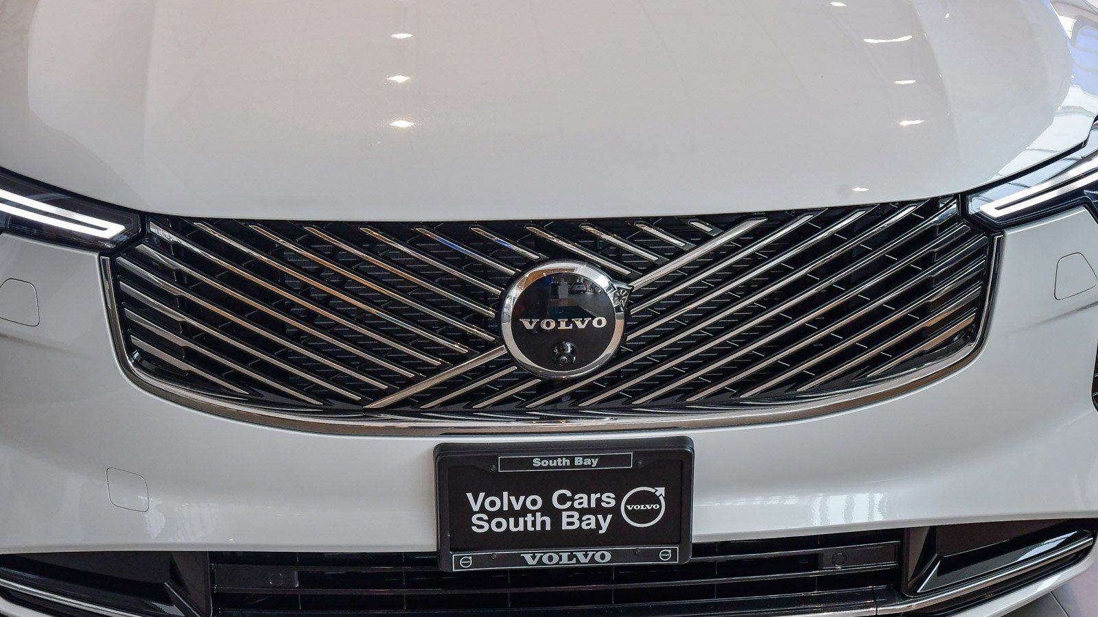 Used 2025 Volvo XC90 B5 Plus w/ Protection Package Premier image 5