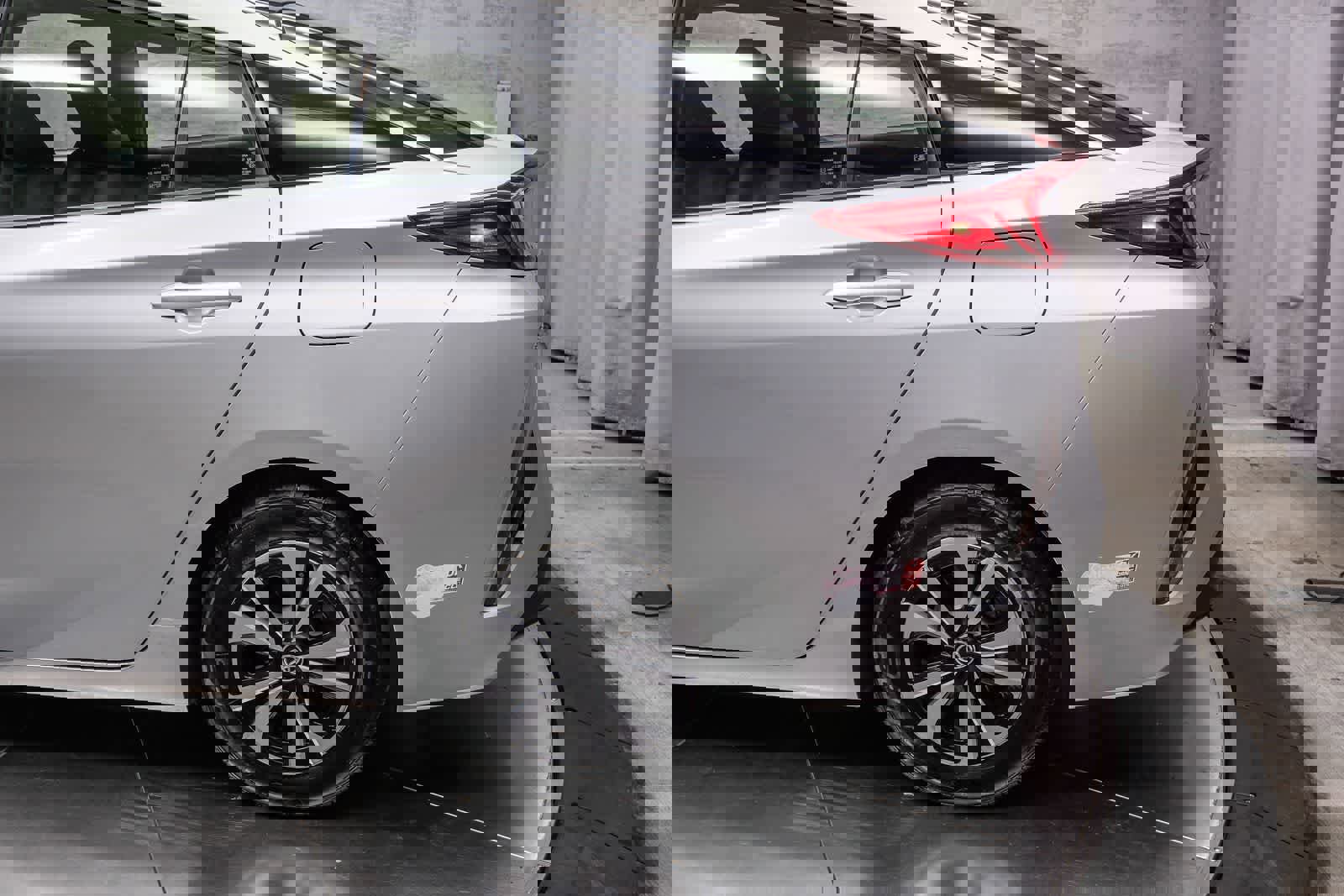 Used 2017 Toyota Prius Prime Plus image 8