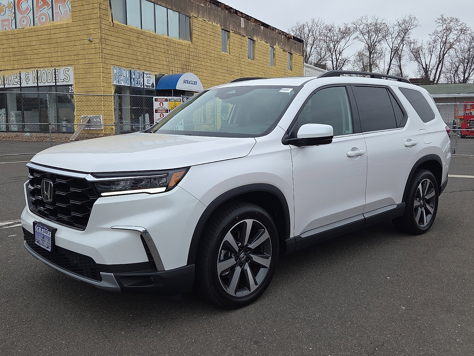 Used 2025 Honda Pilot Elite image 3