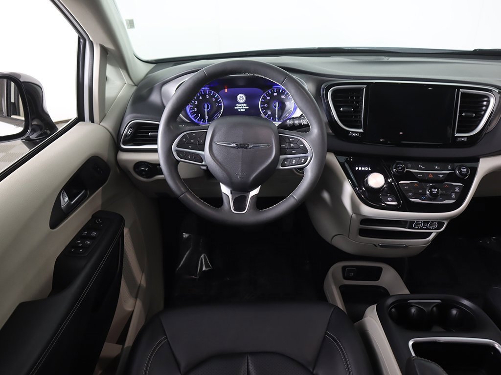 Used 2024 Chrysler Pacifica Touring-L image 33