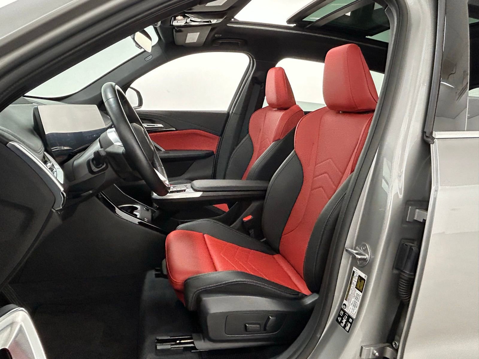 Used 2025 BMW X1 xDrive28i w/ Technology Package image 26