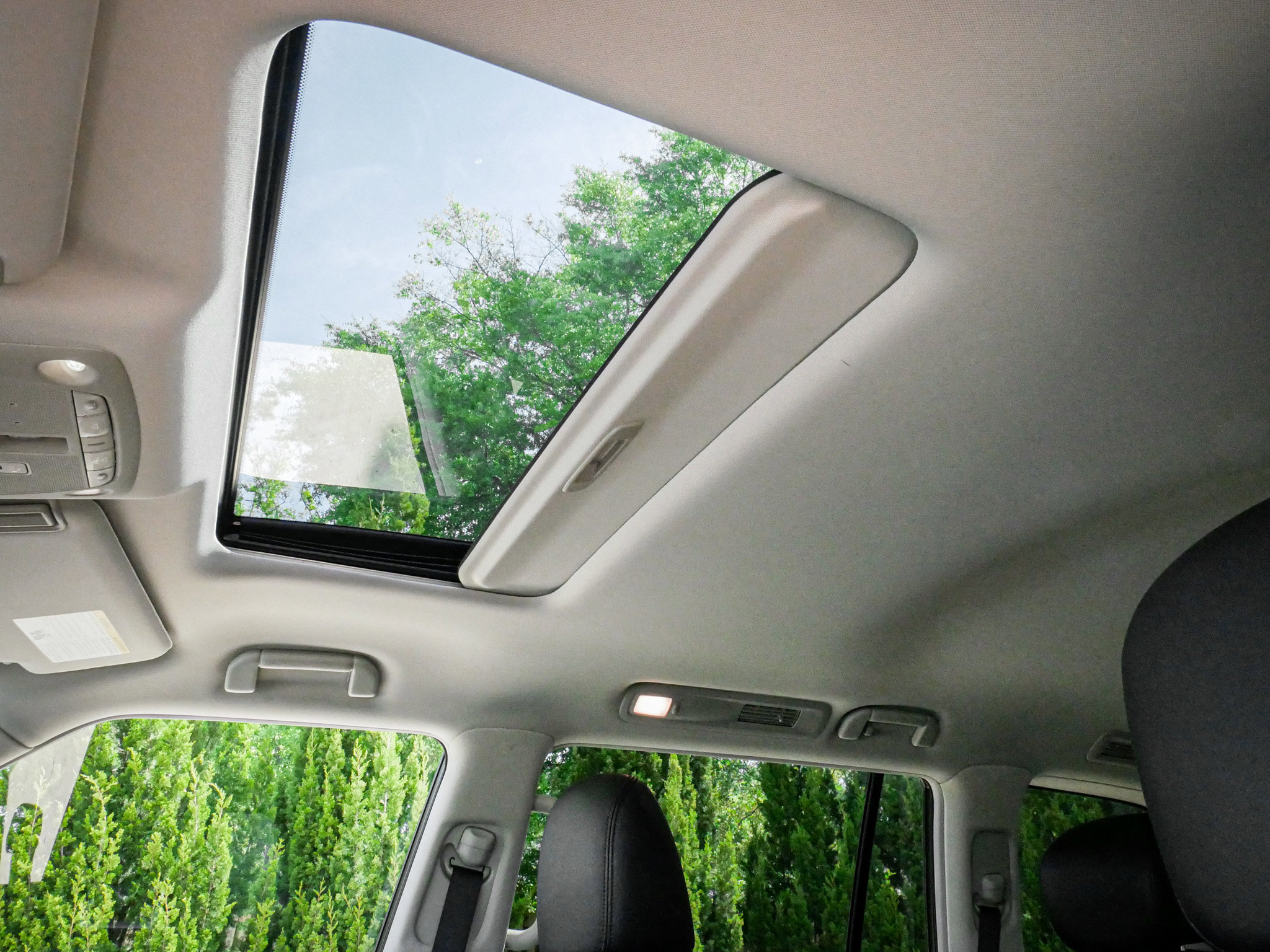 Used 2024 Nissan Armada SL w/ Captain's Chairs Package image 28