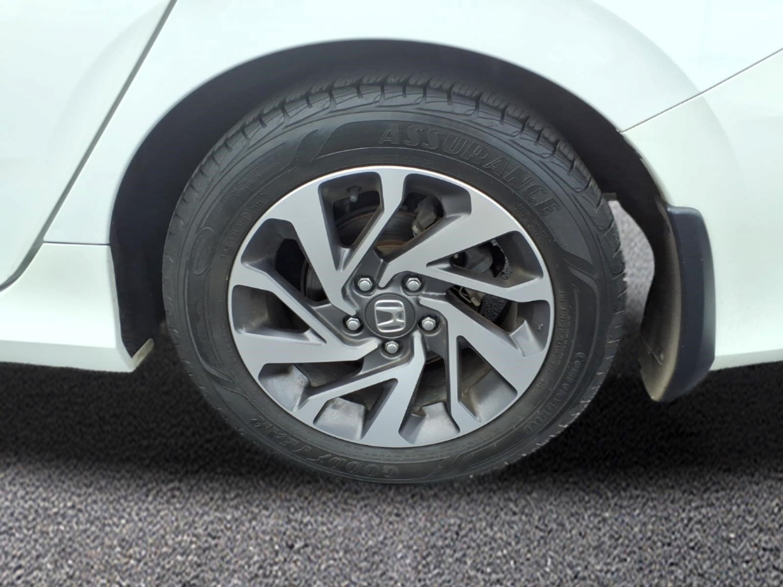 Certified 2018 Honda Civic EX image 9