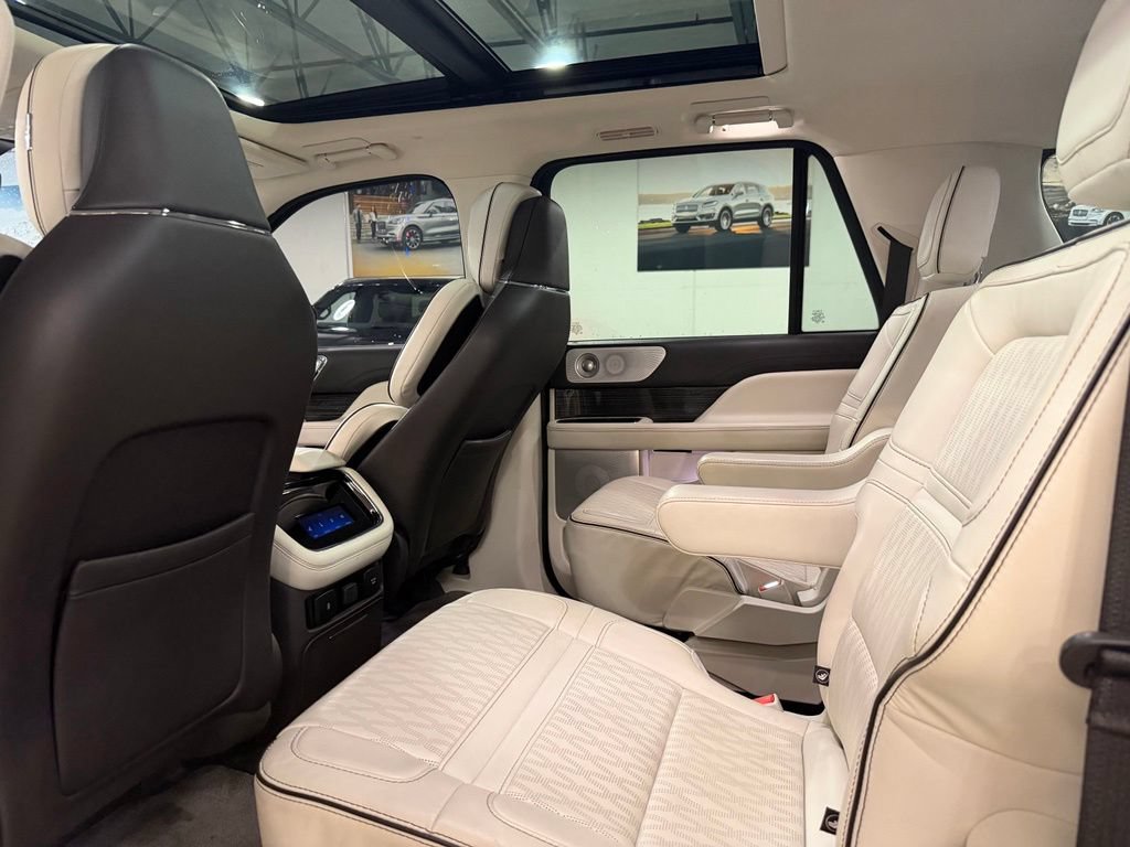 Used 2022 Lincoln Navigator L Black Label AWD/4WD image 18