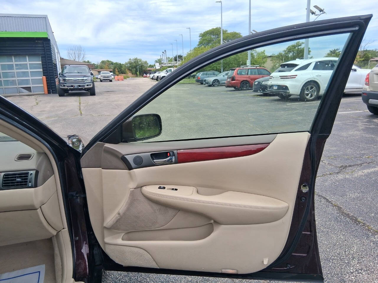 Used 2004 Lexus ES 330 w/ Premium Pkg FWD image 16