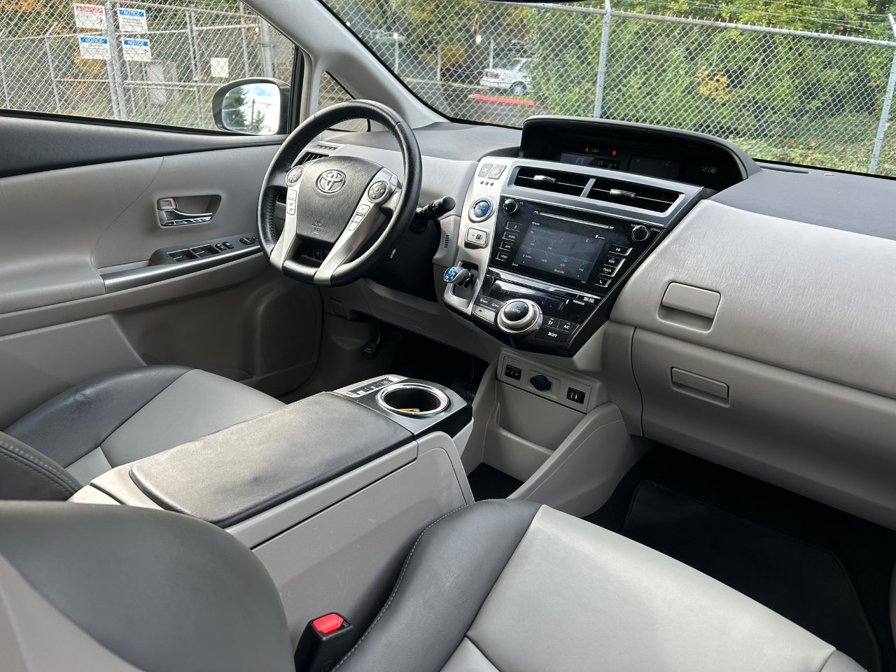 Used 2016 Toyota Prius V Four image 18