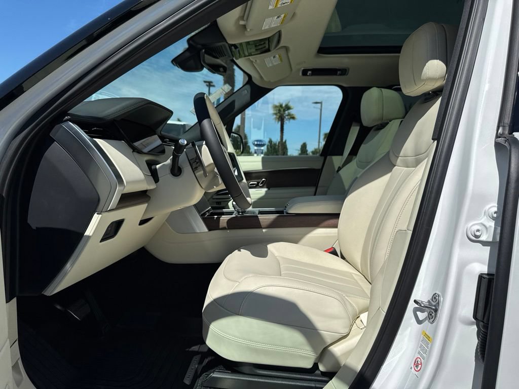 New 2026 Land Rover Range Rover Long Wheelbase SE AWD/4WD image 4