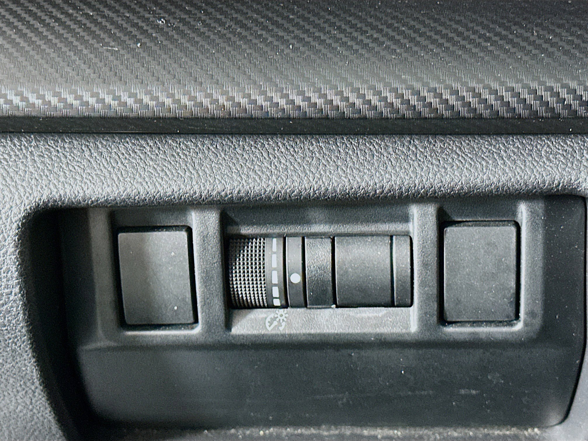 Used 2024 Subaru Crosstrek 2.0i Premium image 16