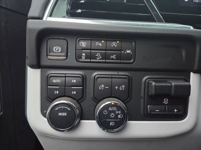 Used 2025 Chevrolet Suburban Premier image 17