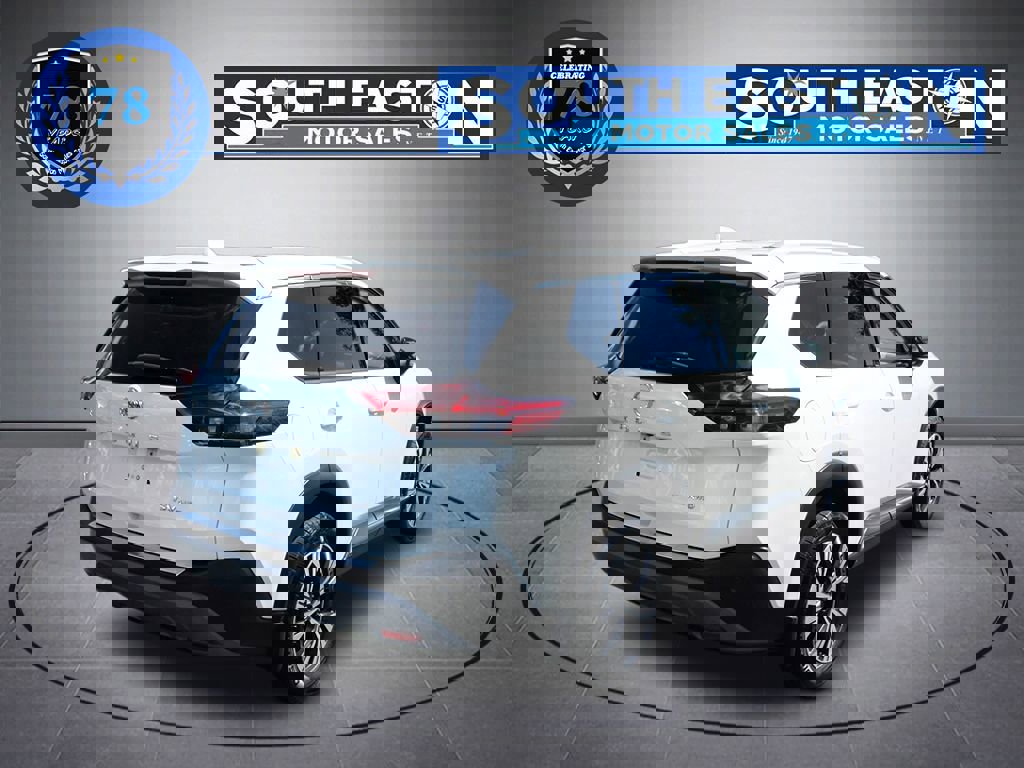 Used 2021 Nissan Rogue SV w/ Premium Package image 6