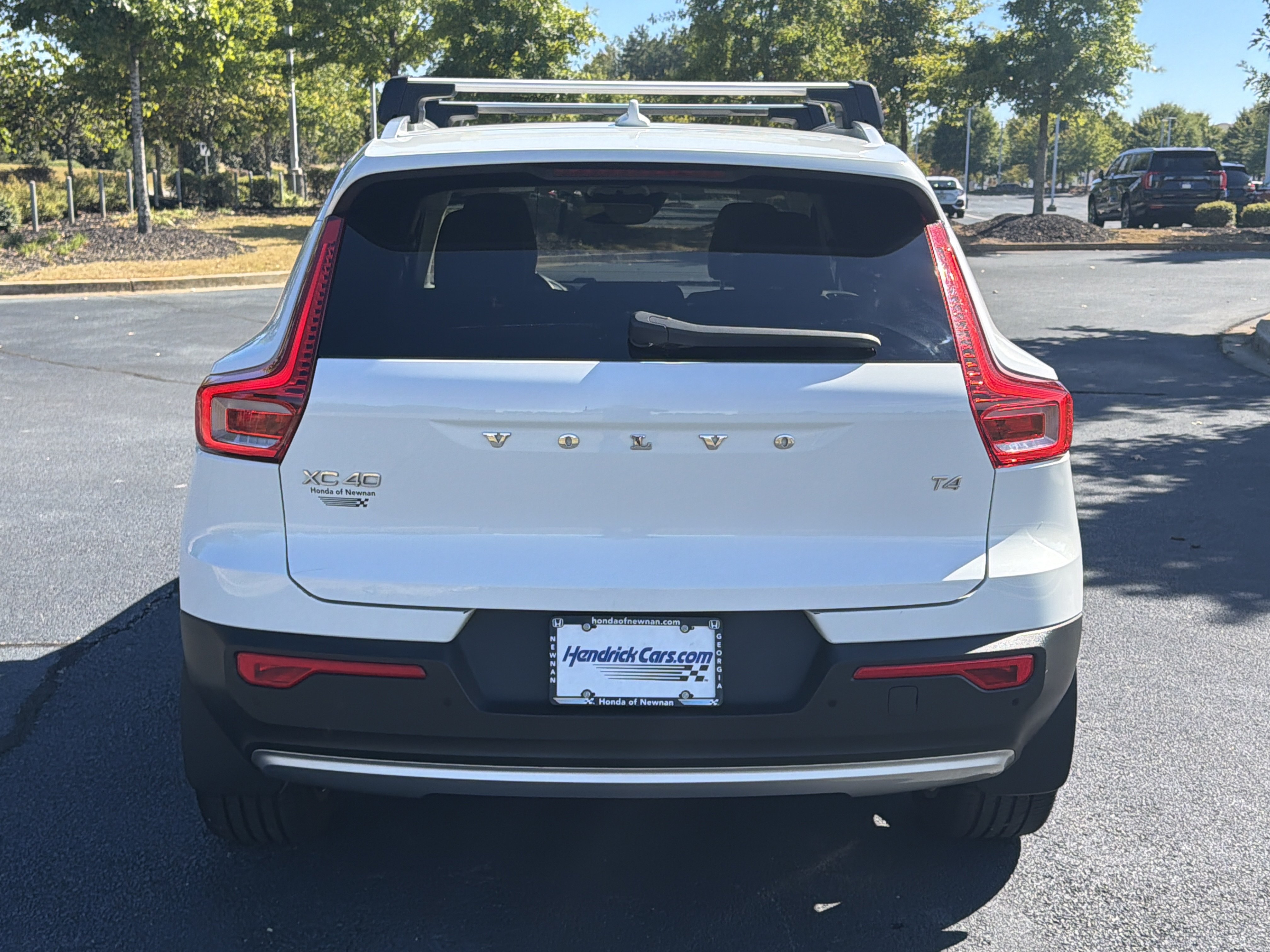 Used 2019 Volvo XC40 T4 Momentum FWD image 8