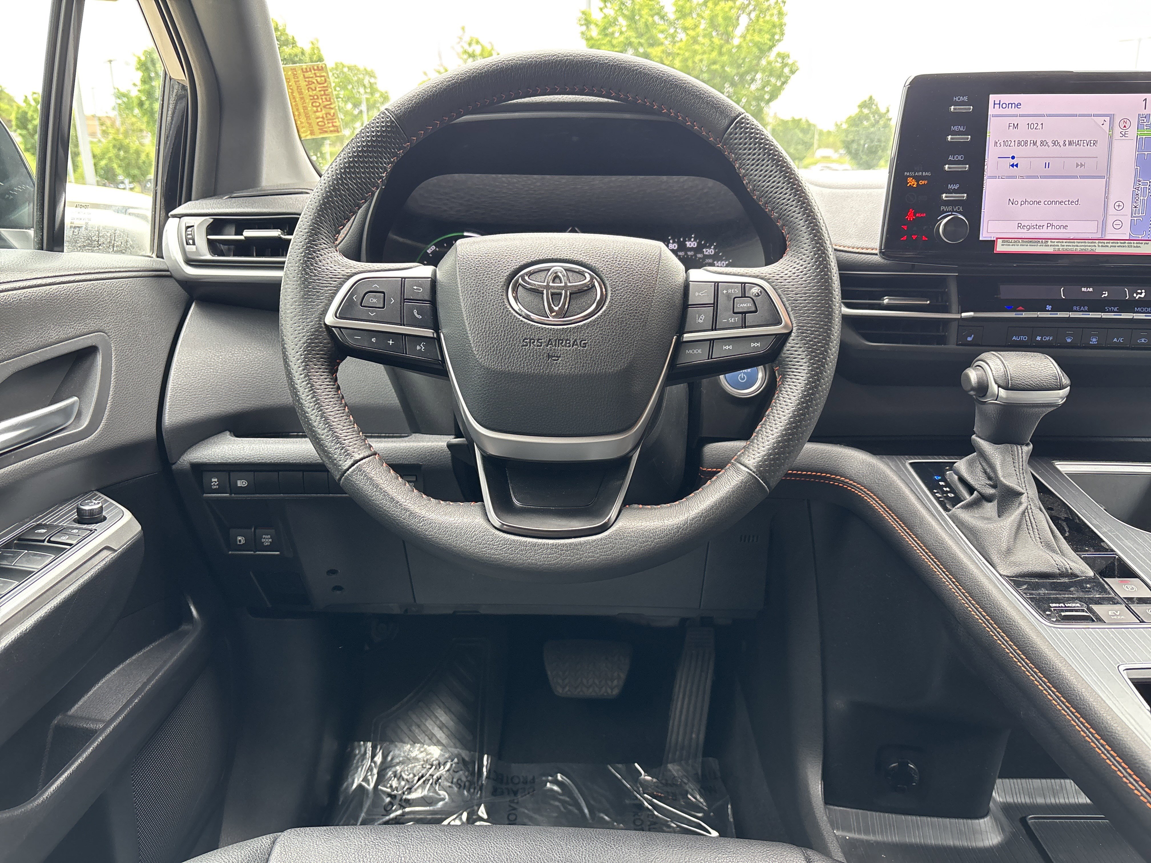 Used 2024 Toyota Sienna XSE FWD image 16