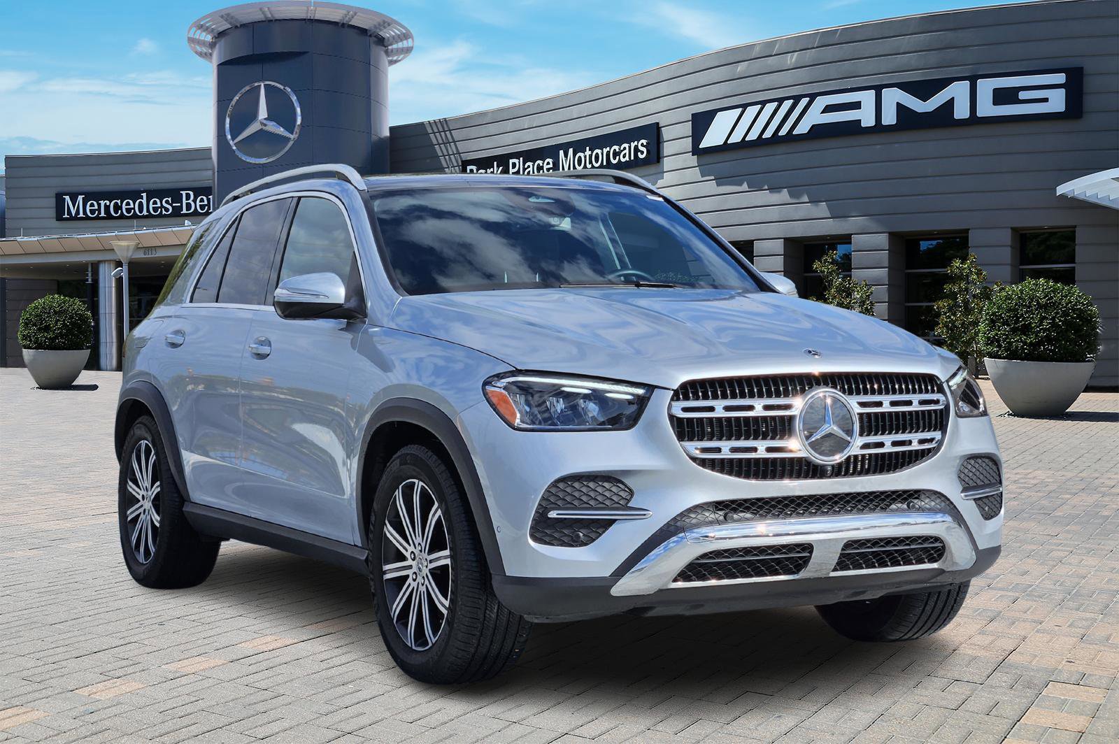 Certified 2025 Mercedes-Benz GLE 350 4MATIC image 2