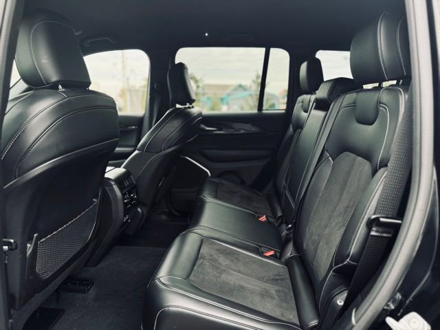 Used 2022 Jeep Grand Cherokee Altitude image 18