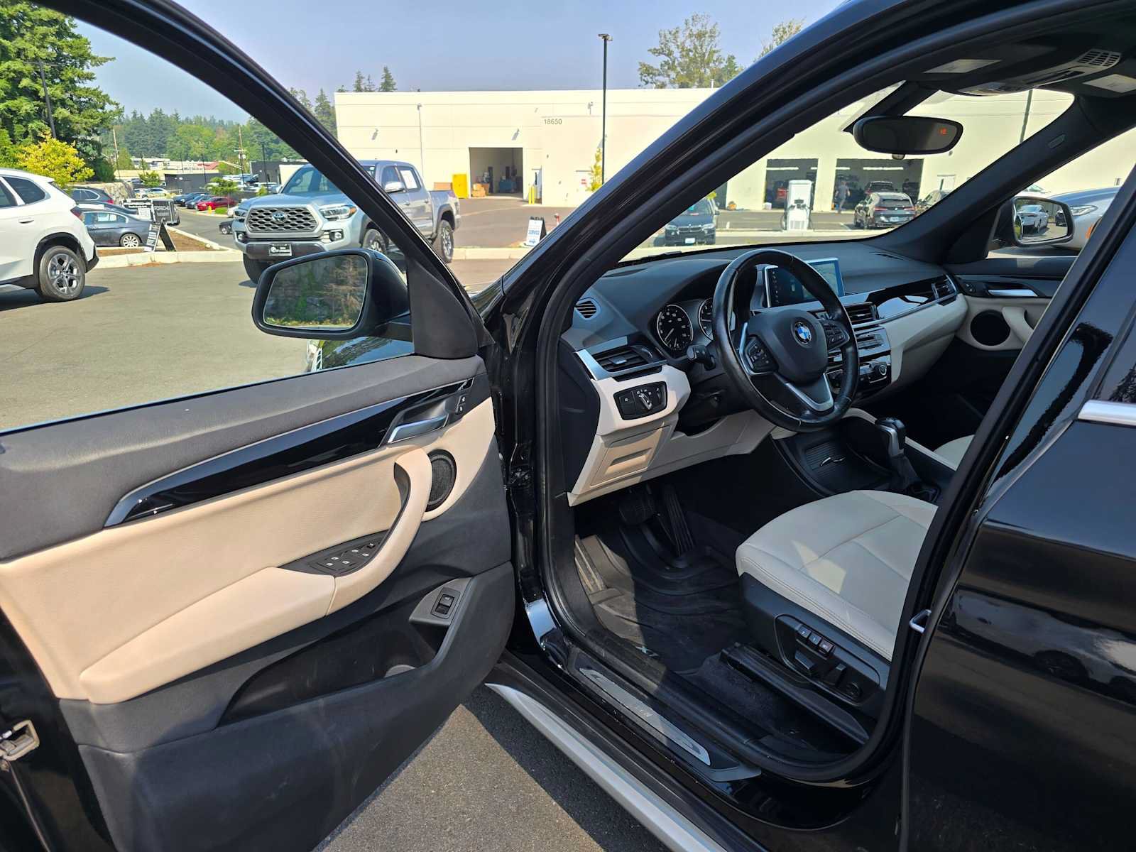 Used 2018 BMW X1 xDrive28i w/ Premium Package AWD/4WD image 17