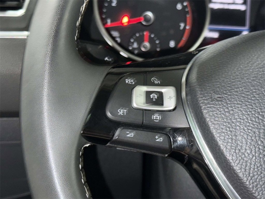 Used 2021 Volkswagen Tiguan SE image 32