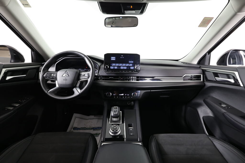 Used 2024 Mitsubishi Outlander SE AWD/4WD image 28