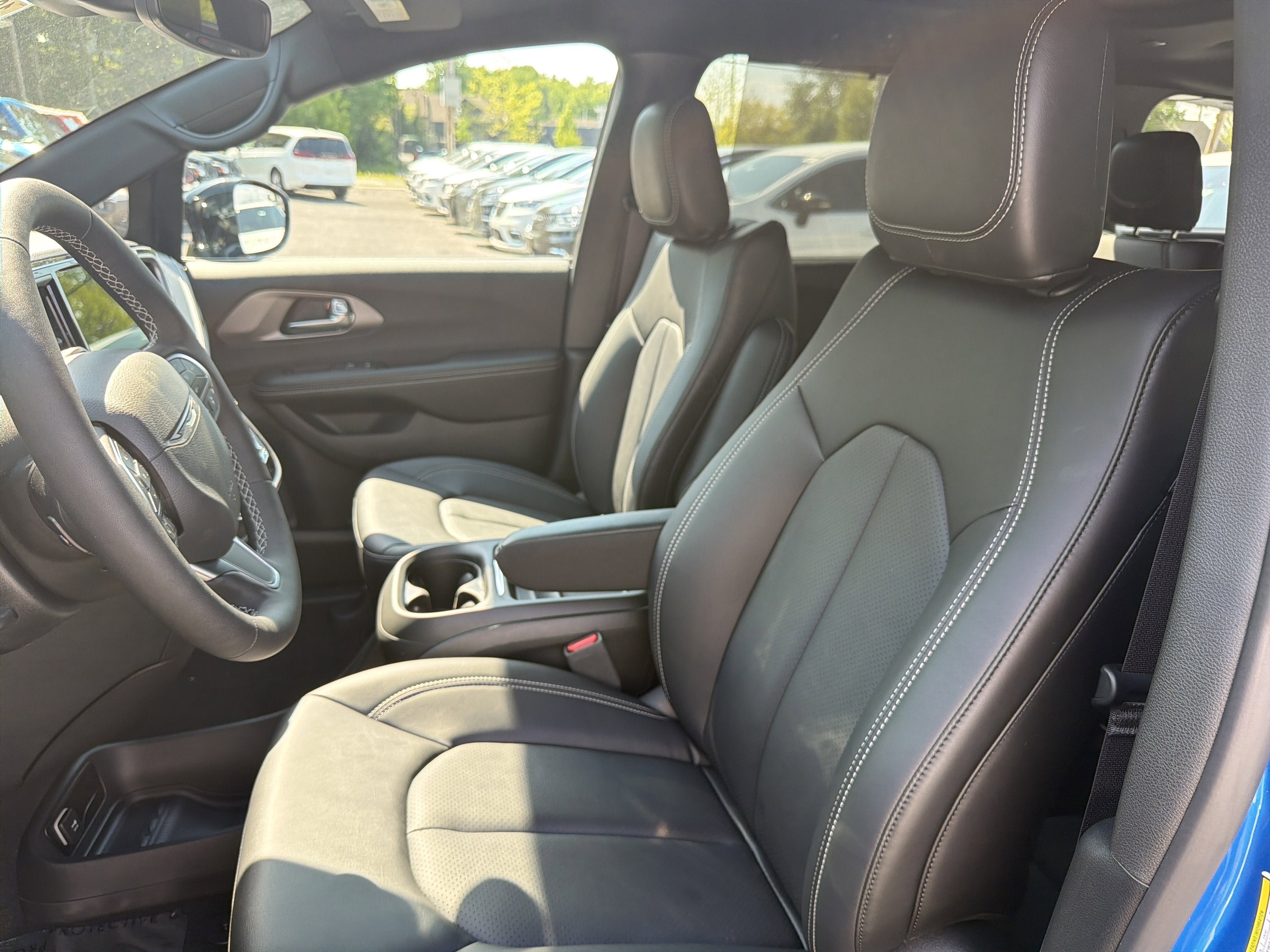 New 2027 Chrysler Pacifica Select AWD/4WD image 24