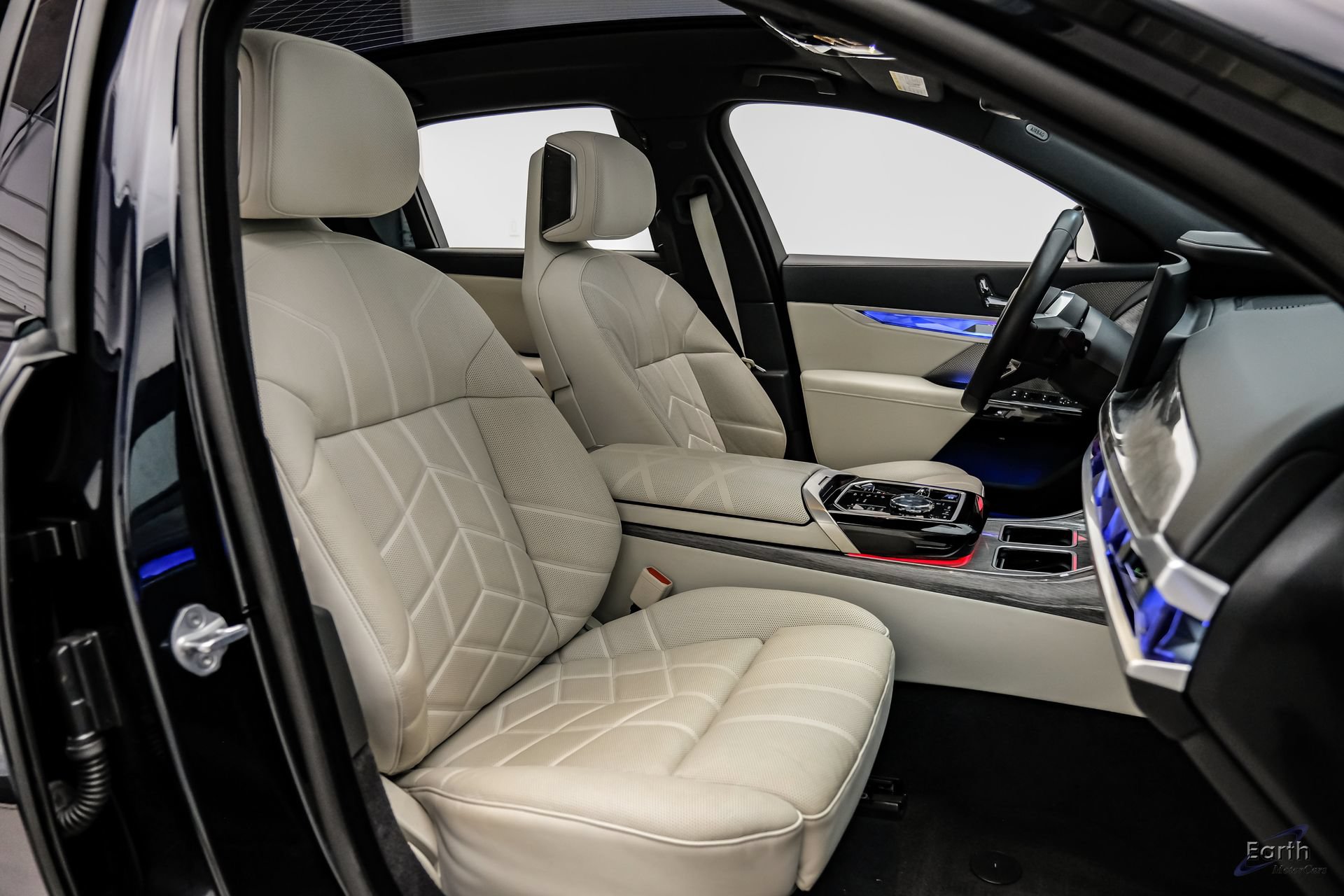 Used 2025 BMW i7 xDrive60 AWD/4WD image 49