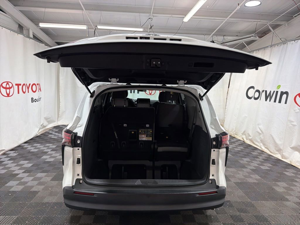 Used 2021 Toyota Sienna LE AWD/4WD image 16