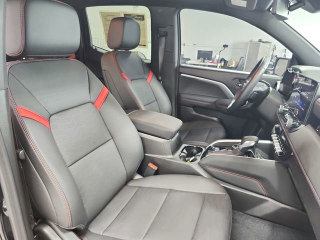 Used 2025 Chevrolet Colorado Z71 w/ Technology Package AWD/4WD image 44