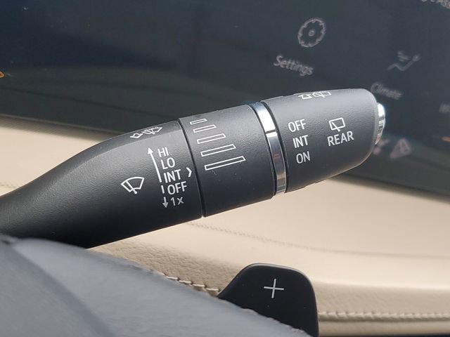 Used 2024 Cadillac XT4 Luxury w/ Cold Weather Package image 20