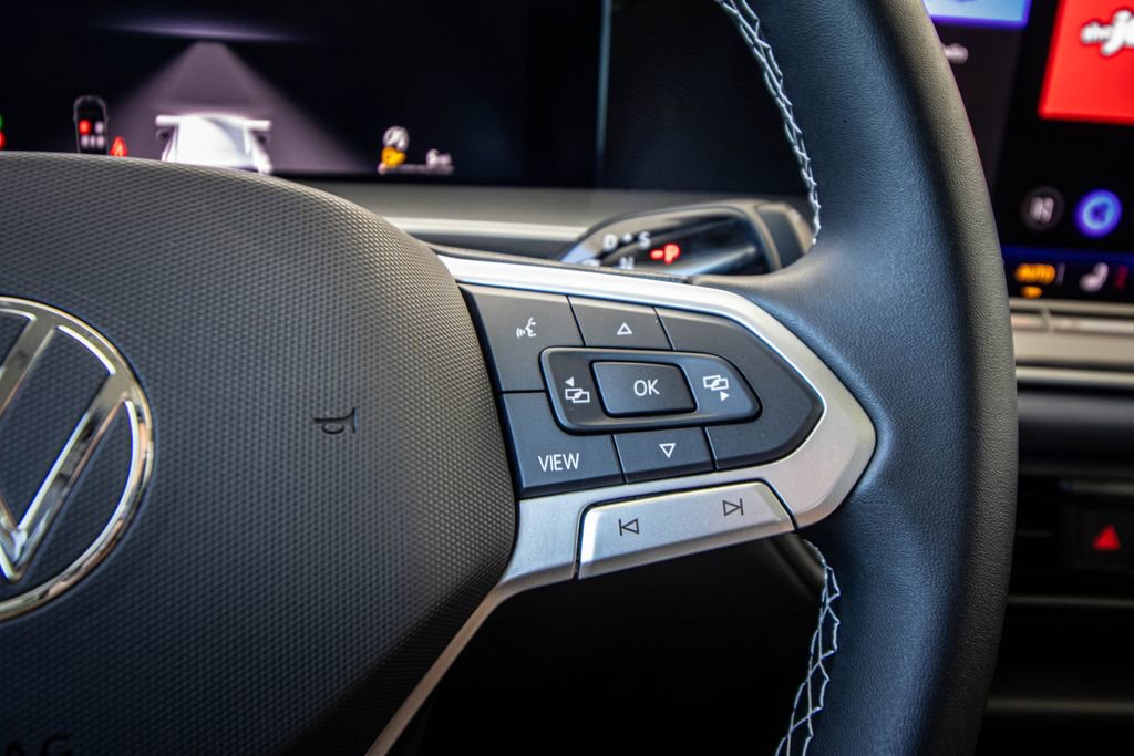 New 2026 Volkswagen Tiguan SE FWD image 38