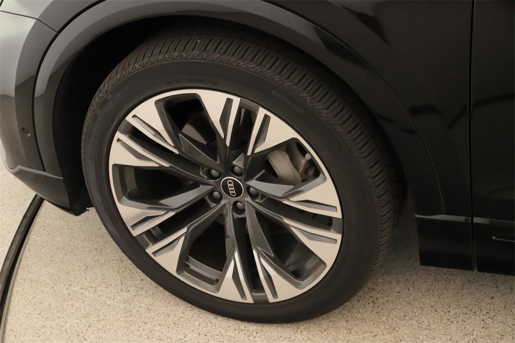 Used 2025 Audi Q8 Prestige w/ Prestige Package image 32