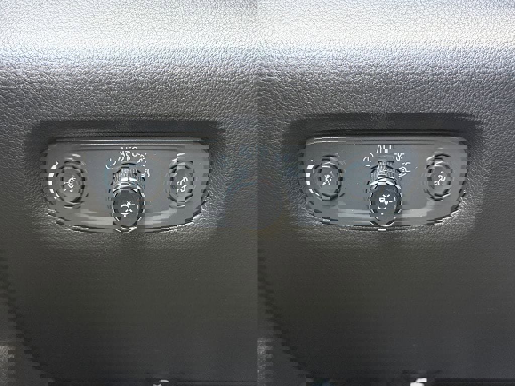 Used 2018 Chevrolet Traverse LT image 22