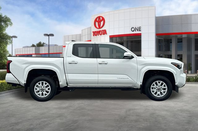 Used 2025 Toyota Tacoma SR5 AWD/4WD image 3