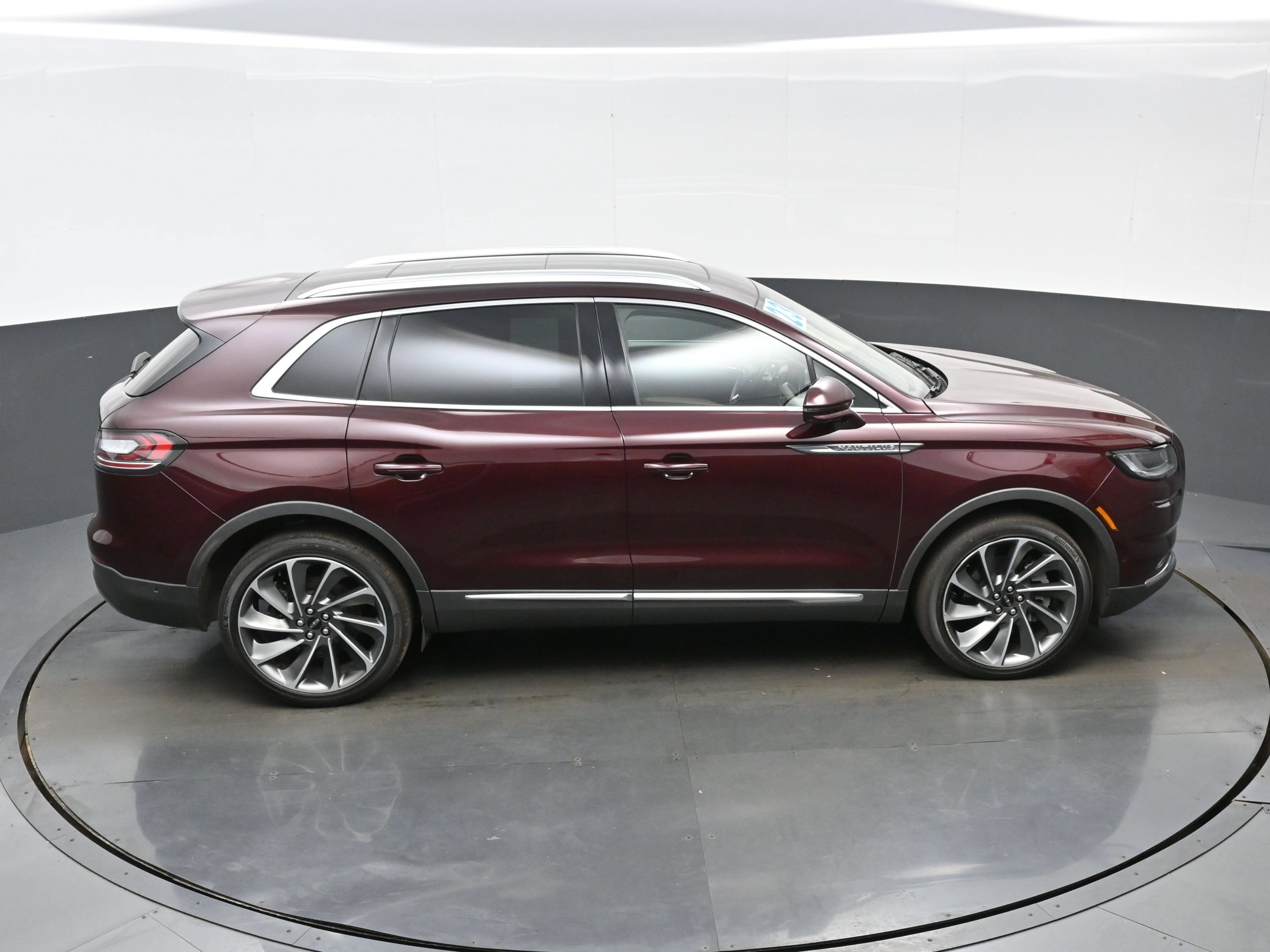 Used 2023 Lincoln Nautilus Reserve w/ Equipment Group 202A AWD/4WD image 38