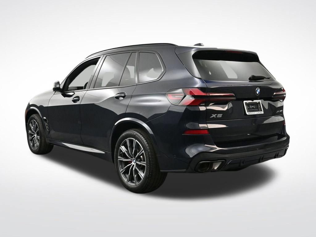 Used 2024 BMW X5 xDrive40i w/ M Sport Package image 3