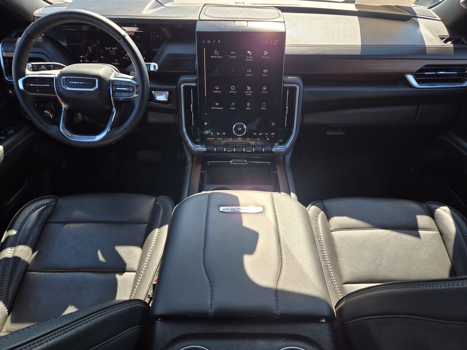 Used 2025 GMC Yukon Denali AWD/4WD image 12