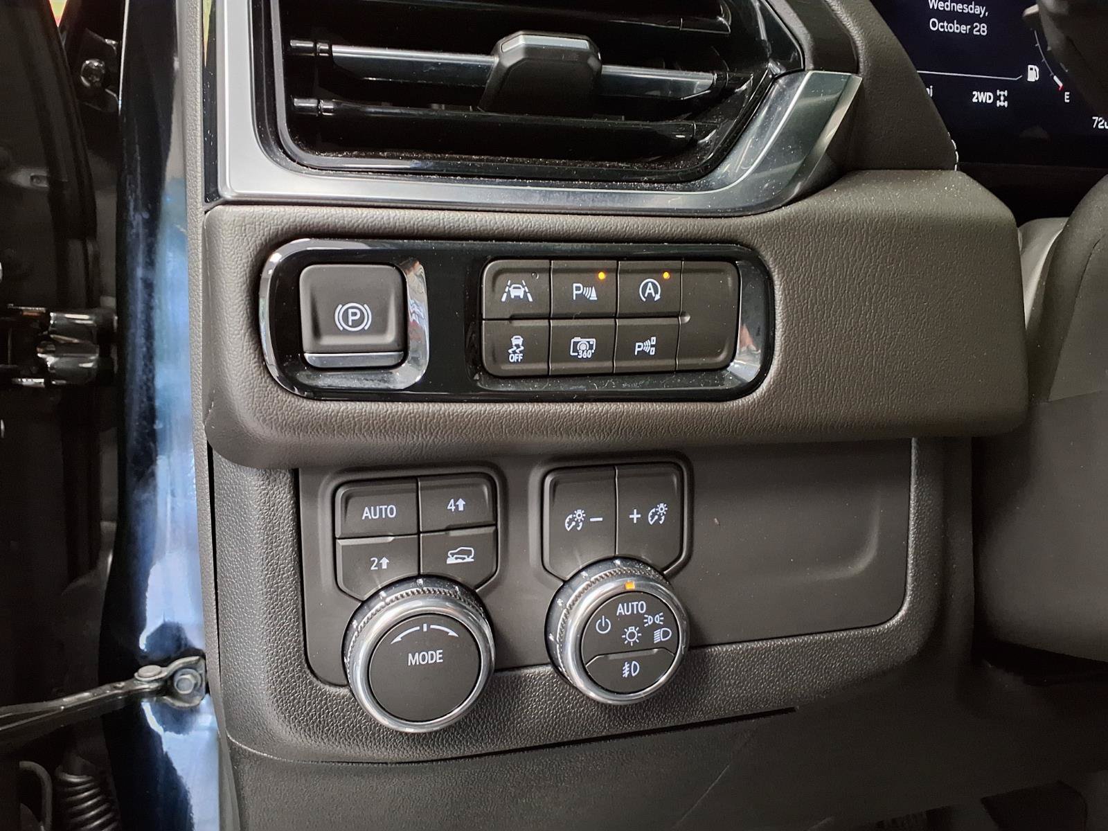 Used 2026 GMC Yukon Denali AWD/4WD image 23