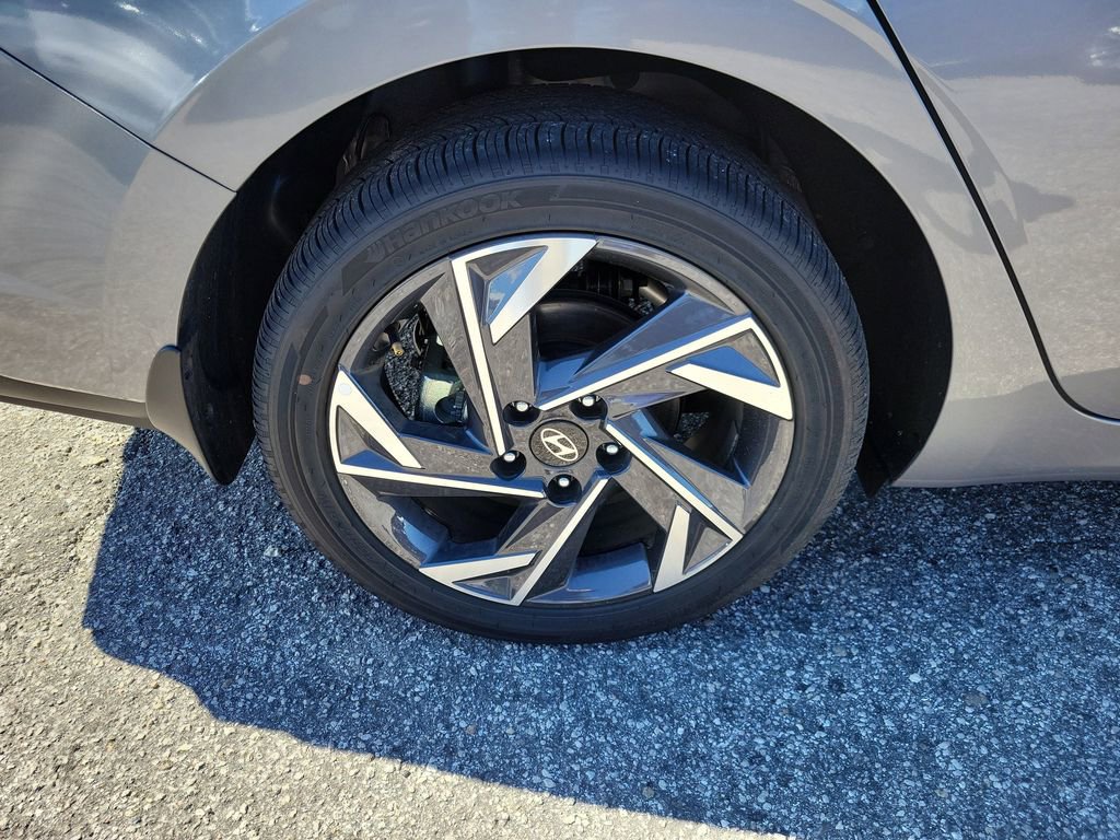 Certified 2025 Hyundai Elantra SEL image 5